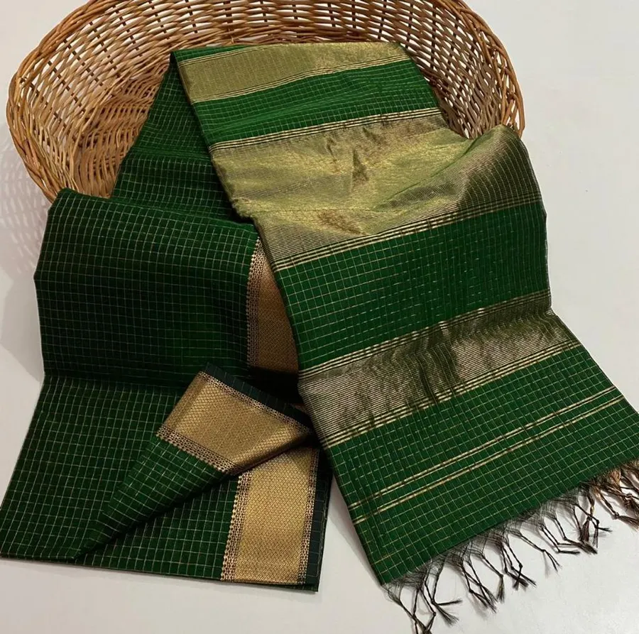 Elegant Maheshwari Silk-Cotton soft Saree with Zari Border – Pure Handloom Craftsmanship with Blouse Piece